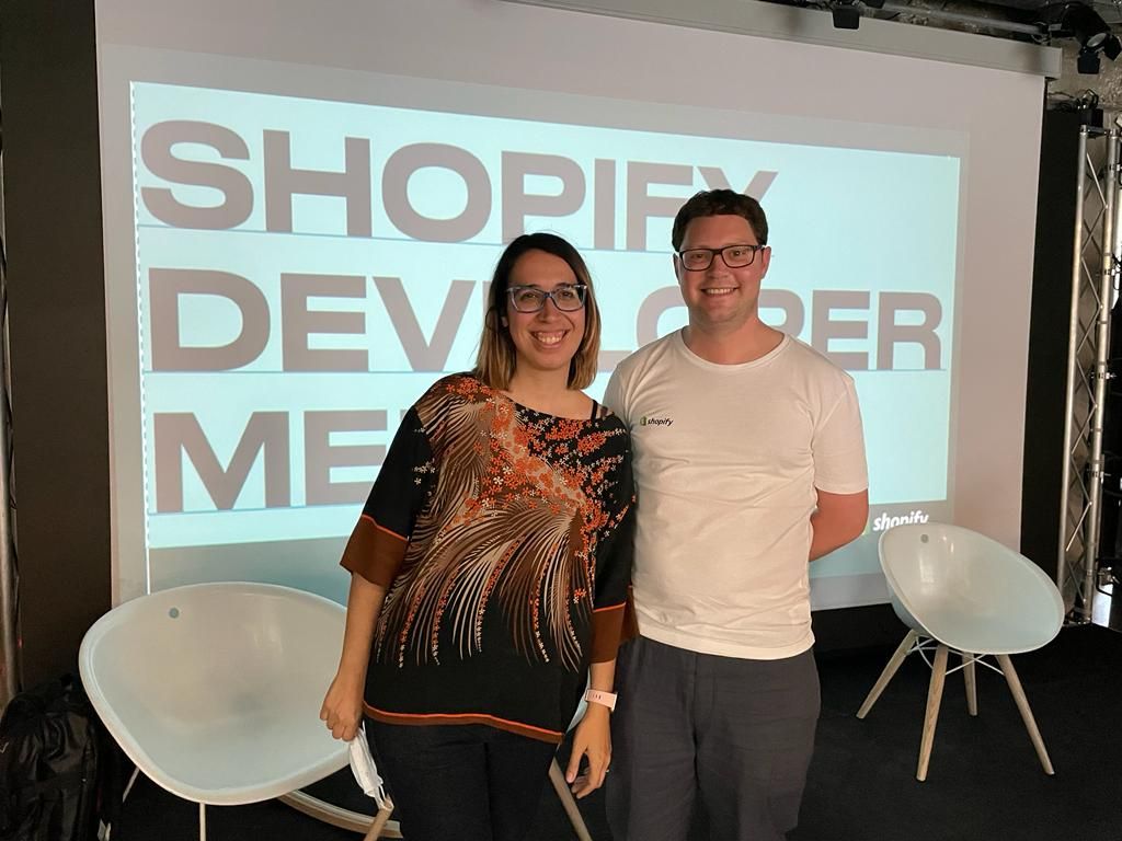 Rossella with another attendee in front of the Shopify Developer Meetup screen